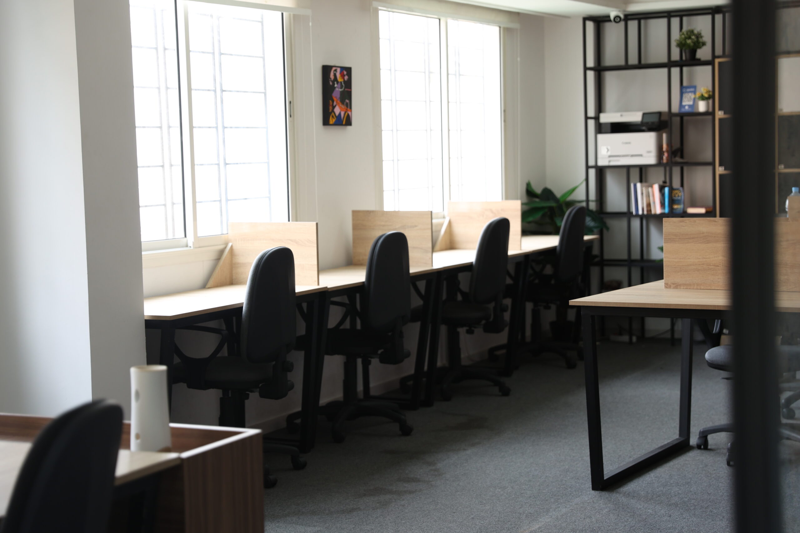 Espace de coworking moderne et flexible à Rabat, idéal pour les freelances et les entrepreneurs